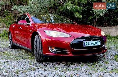 Ліфтбек Tesla Model S 2015 в Києві