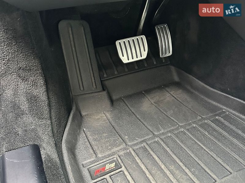Лифтбек Tesla Model S 2022 в Киеве