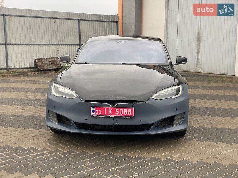 Лифтбек Tesla Model S 2016 в Луцке