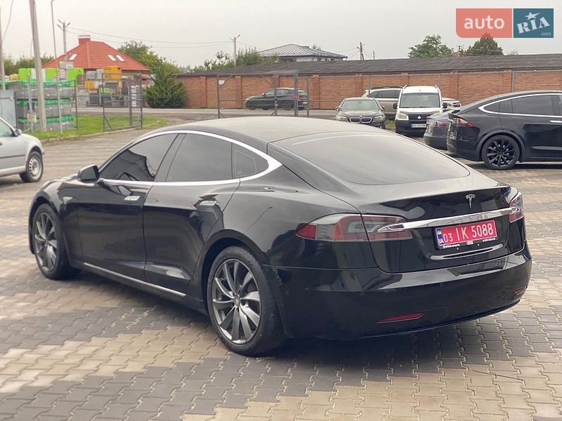Лифтбек Tesla Model S 2016 в Луцке