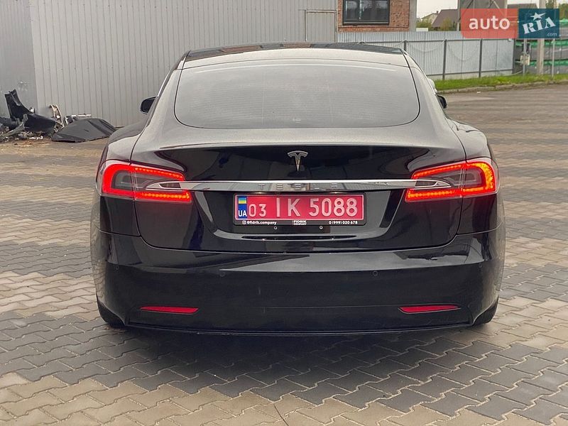 Лифтбек Tesla Model S 2016 в Луцке