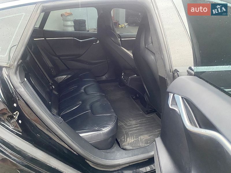 Лифтбек Tesla Model S 2016 в Луцке