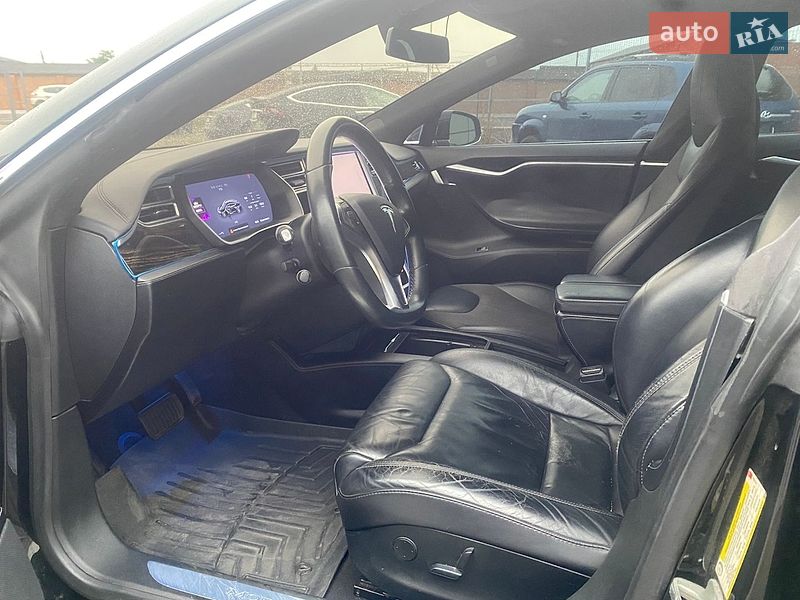 Лифтбек Tesla Model S 2016 в Луцке