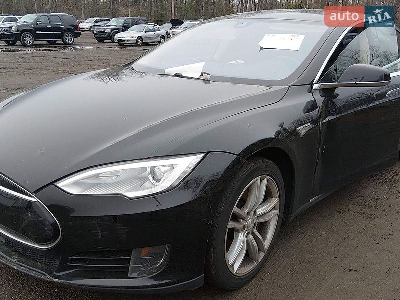 Ліфтбек Tesla Model S 2014 в Львові