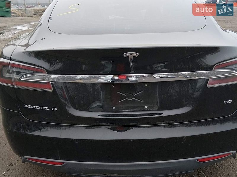 Ліфтбек Tesla Model S 2014 в Львові