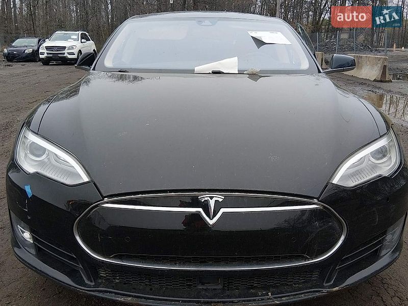 Ліфтбек Tesla Model S 2014 в Львові