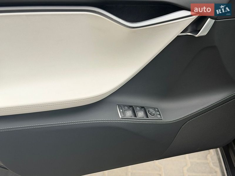 Лифтбек Tesla Model S 2020 в Тернополе
