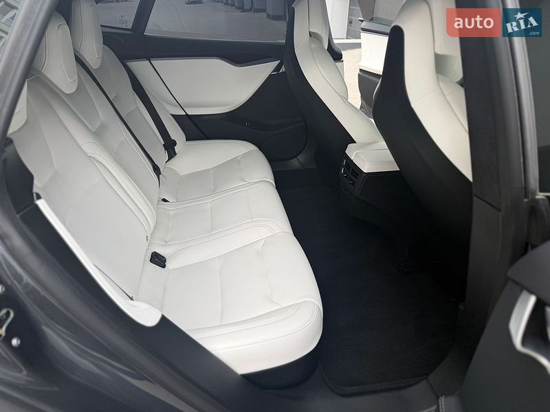Лифтбек Tesla Model S 2020 в Тернополе