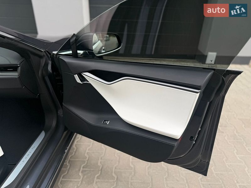 Лифтбек Tesla Model S 2020 в Тернополе