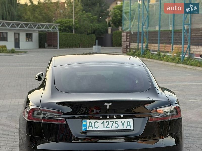 Лифтбек Tesla Model S 2017 в Луцке