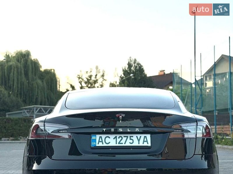 Лифтбек Tesla Model S 2017 в Луцке