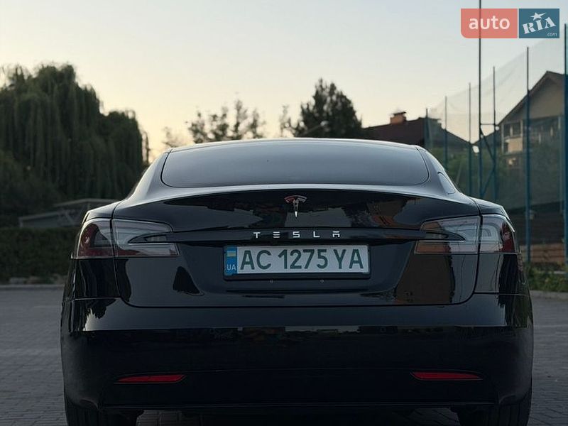 Лифтбек Tesla Model S 2017 в Луцке