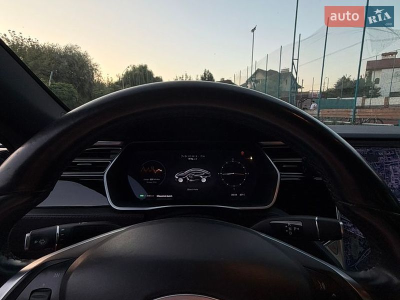 Лифтбек Tesla Model S 2017 в Луцке