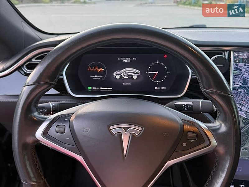 Лифтбек Tesla Model S 2017 в Луцке
