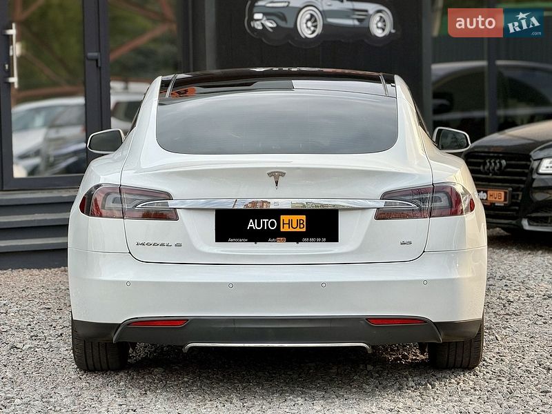 Ліфтбек Tesla Model S 2013 в Полтаві