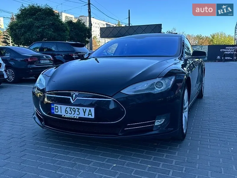 Tesla Model S 2014