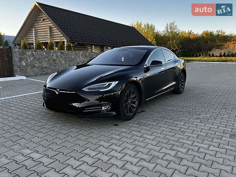 Ліфтбек Tesla Model S 2018 в Рівному