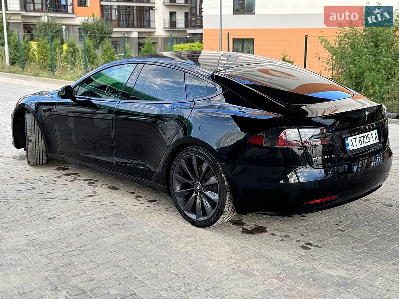 Ліфтбек Tesla Model S 2017 в Івано-Франківську