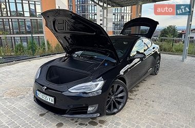 Ліфтбек Tesla Model S 2017 в Івано-Франківську