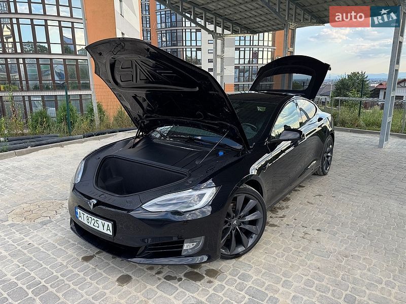 Ліфтбек Tesla Model S 2017 в Івано-Франківську
