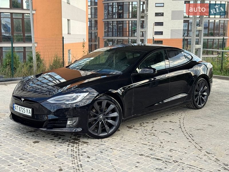 Лифтбек Tesla Model S 2017 в Ивано-Франковске