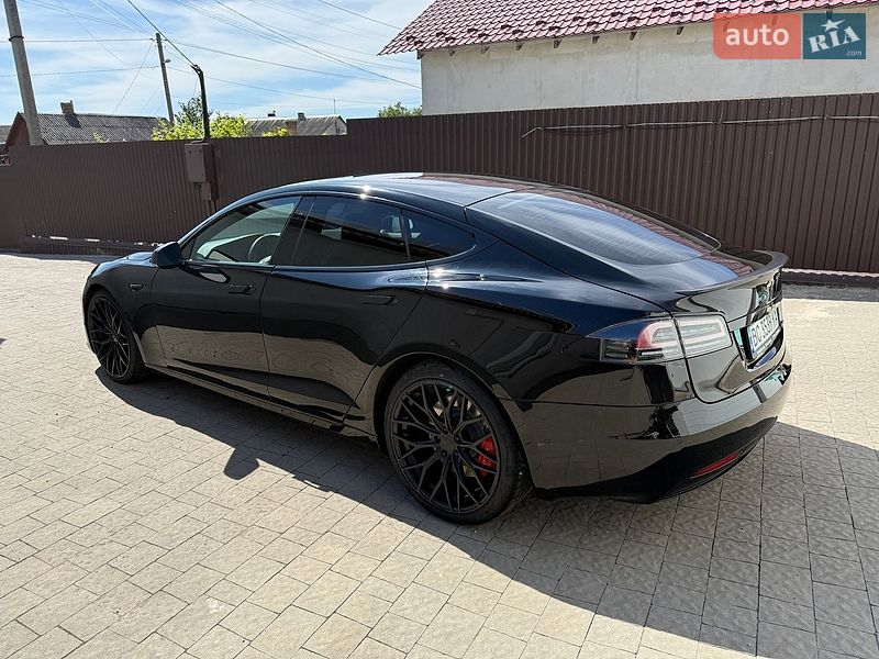 Лифтбек Tesla Model S 2020 в Нововолынске