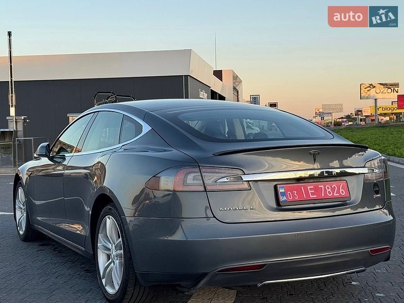 Лифтбек Tesla Model S 2014 в Львове