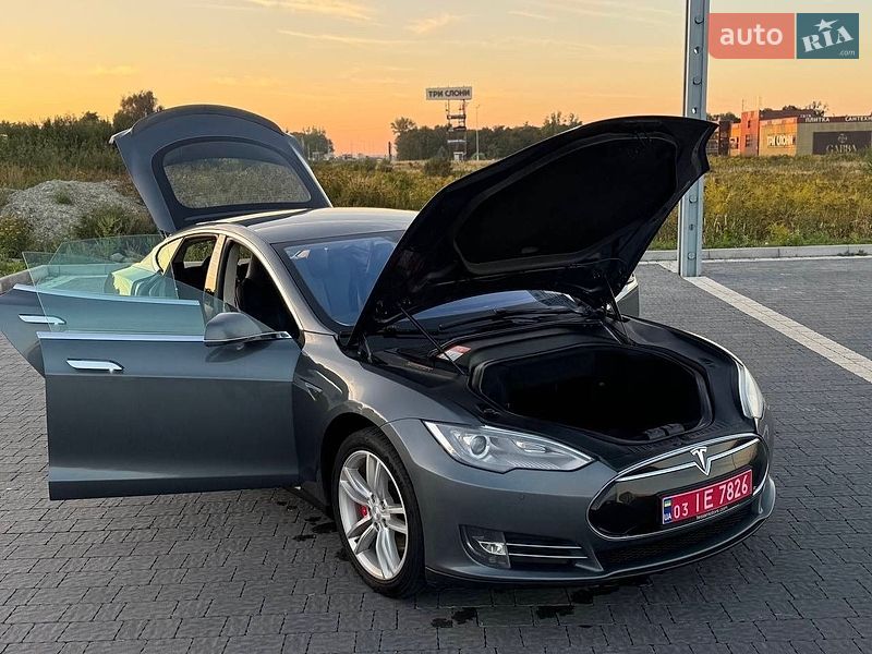 Лифтбек Tesla Model S 2014 в Львове