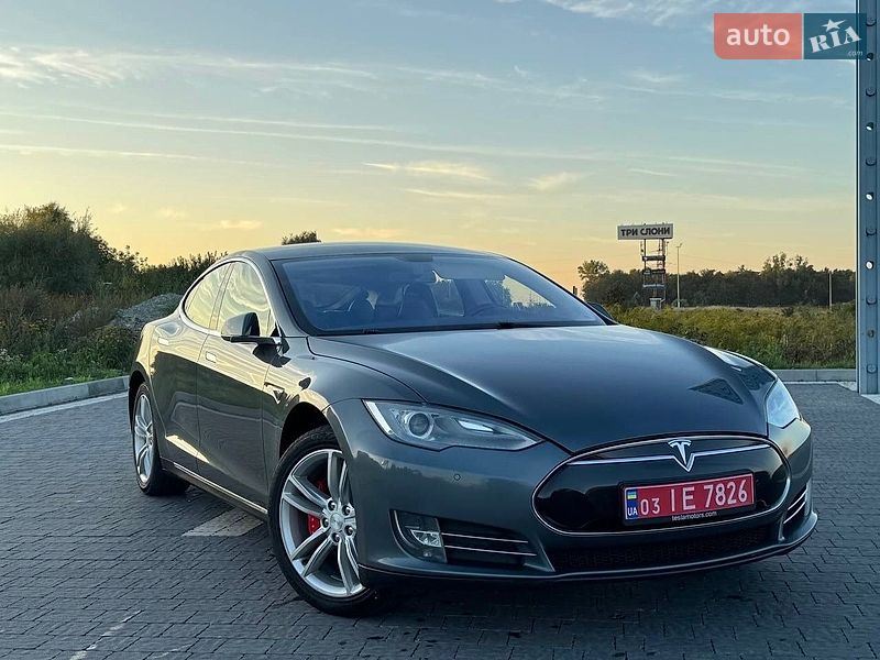 Лифтбек Tesla Model S 2014 в Львове