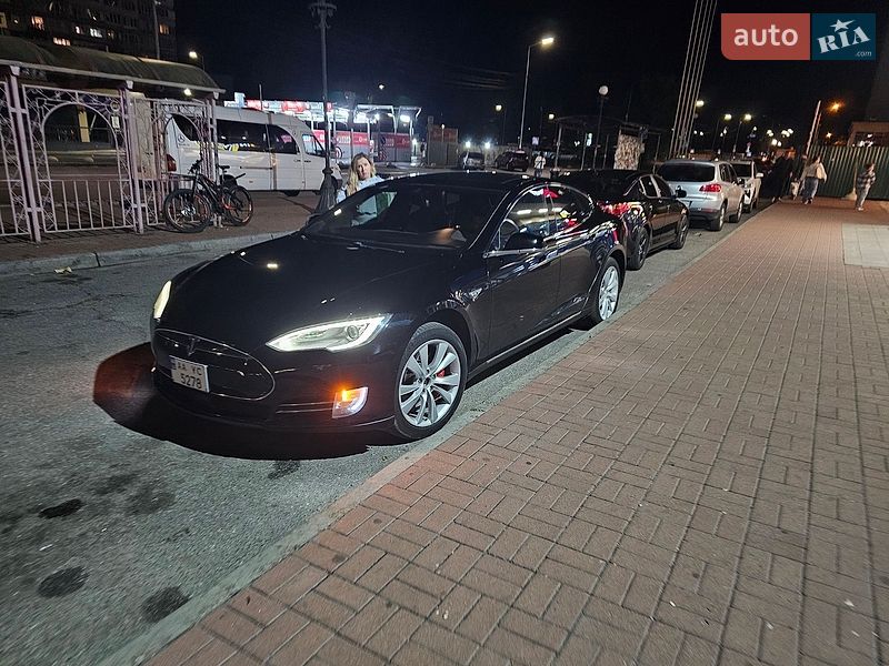 Лифтбек Tesla Model S 2015 в Киеве фото 25 Лифтбек Tesla Model S 2015 в Киеве