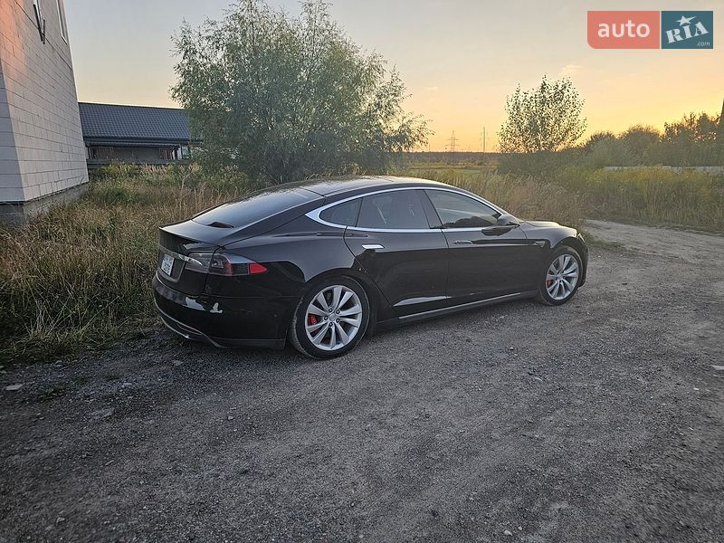Лифтбек Tesla Model S 2015 в Киеве фото 23 Лифтбек Tesla Model S 2015 в Киеве