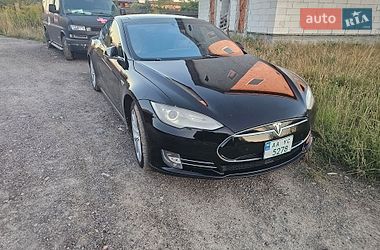 Лифтбек Tesla Model S 2015 в Киеве фото 22 Лифтбек Tesla Model S 2015 в Киеве