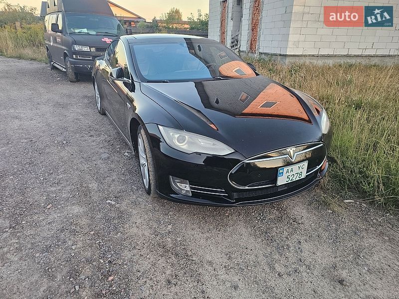 Лифтбек Tesla Model S 2015 в Киеве фото 22 Лифтбек Tesla Model S 2015 в Киеве
