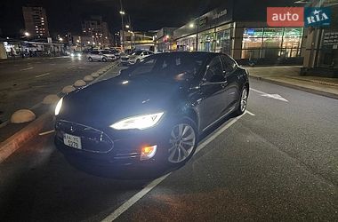 Лифтбек Tesla Model S 2015 в Киеве фото 26 Лифтбек Tesla Model S 2015 в Киеве