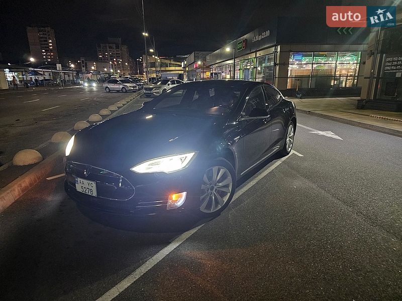 Лифтбек Tesla Model S 2015 в Киеве фото 26 Лифтбек Tesla Model S 2015 в Киеве