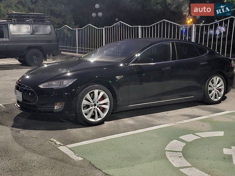 Лифтбек Tesla Model S 2015 в Киеве фото 10 Лифтбек Tesla Model S 2015 в Киеве