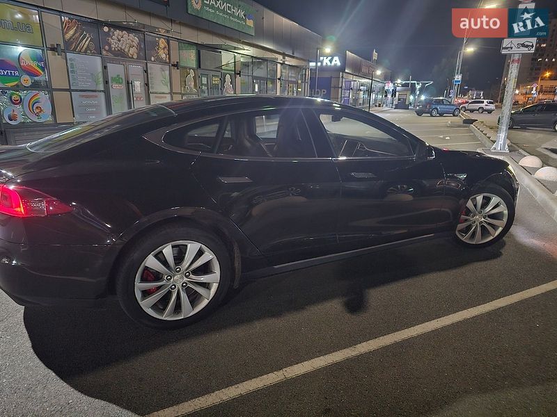 Лифтбек Tesla Model S 2015 в Киеве фото 28 Лифтбек Tesla Model S 2015 в Киеве
