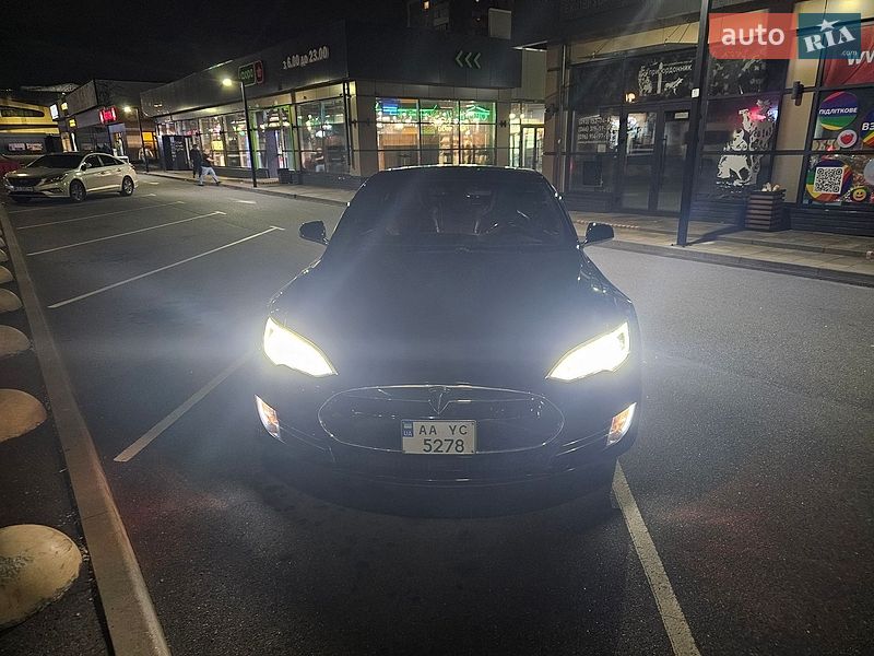 Лифтбек Tesla Model S 2015 в Киеве фото 27 Лифтбек Tesla Model S 2015 в Киеве