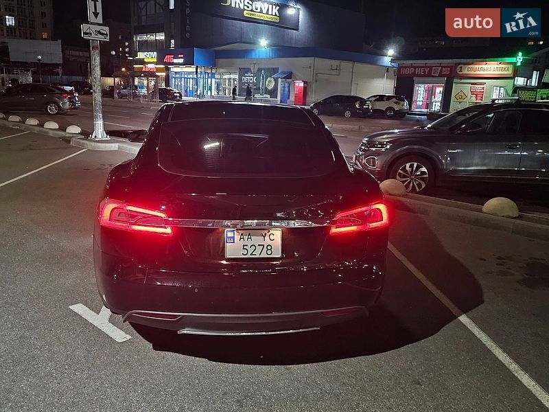 Лифтбек Tesla Model S 2015 в Киеве фото 29 Лифтбек Tesla Model S 2015 в Киеве