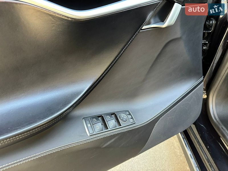 Лифтбек Tesla Model S 2016 в Киеве