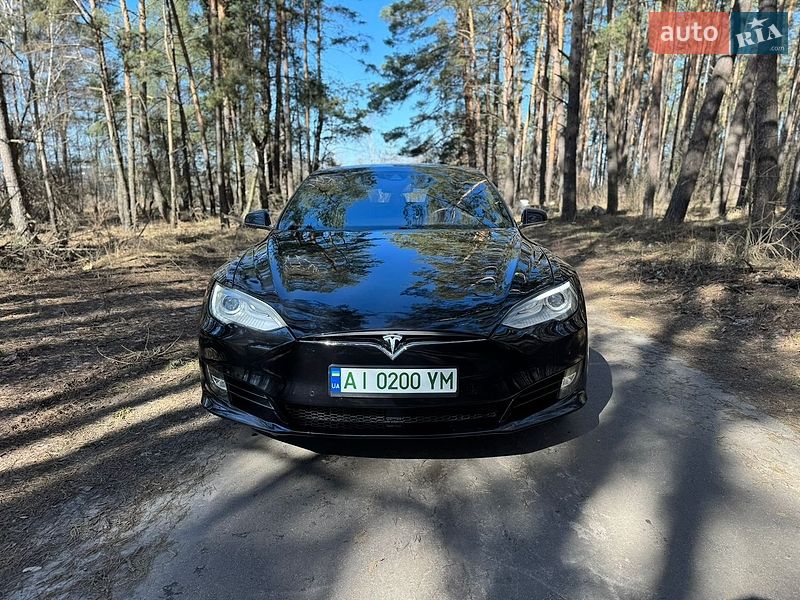 Лифтбек Tesla Model S 2016 в Киеве