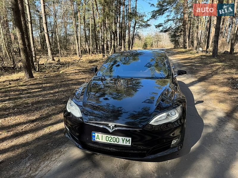 Лифтбек Tesla Model S 2016 в Киеве