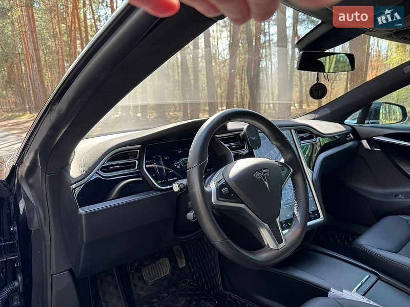 Лифтбек Tesla Model S 2016 в Киеве