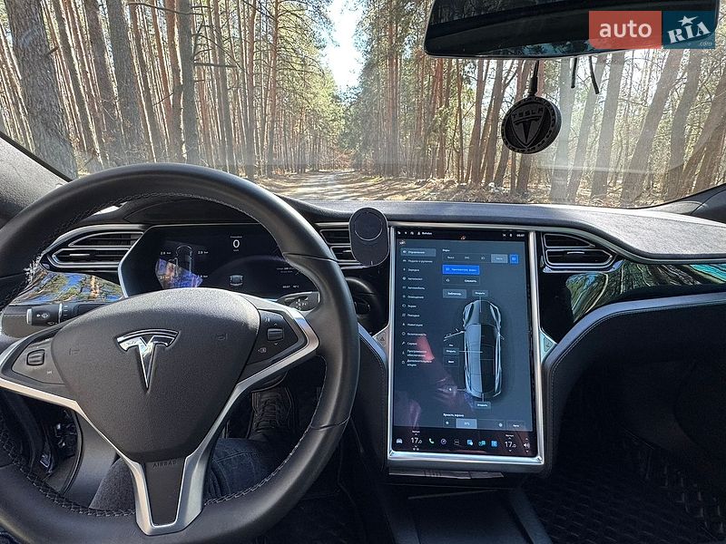 Лифтбек Tesla Model S 2016 в Киеве
