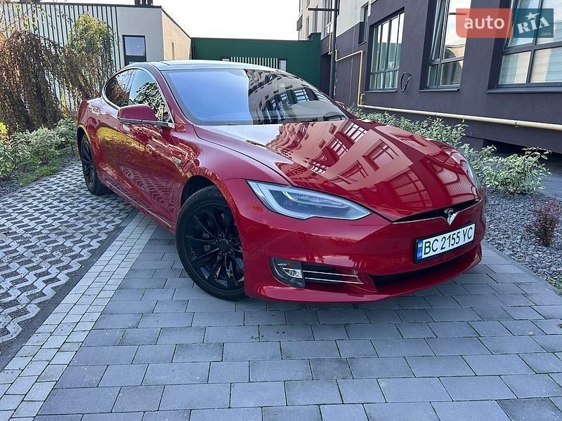 Ліфтбек Tesla Model S 2016 в Городку