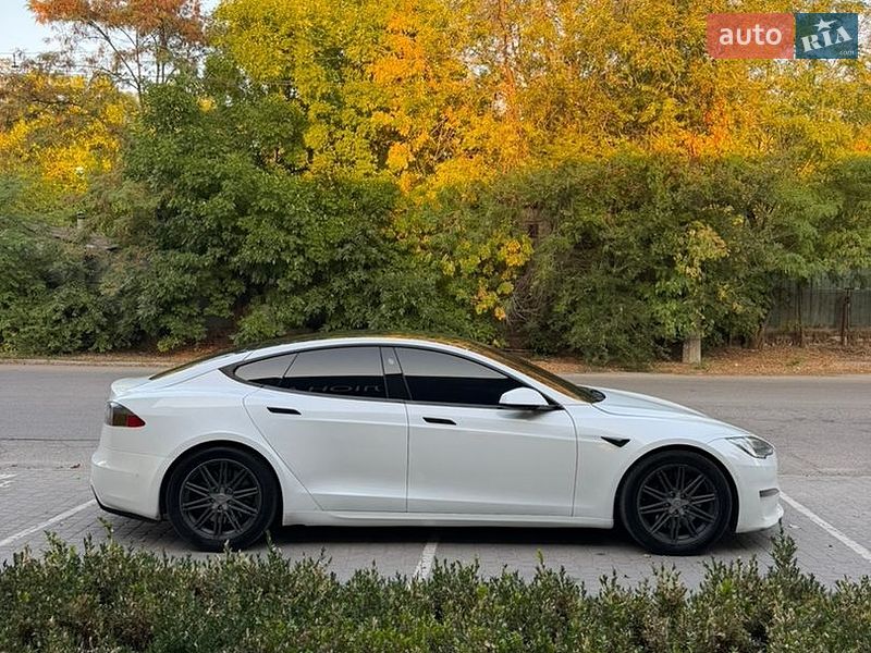 Ліфтбек Tesla Model S 2021 в Дніпрі фото 17 Ліфтбек Tesla Model S 2021 в Дніпрі