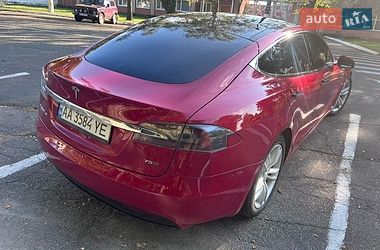 Лифтбек Tesla Model S 2016 в Радомышле