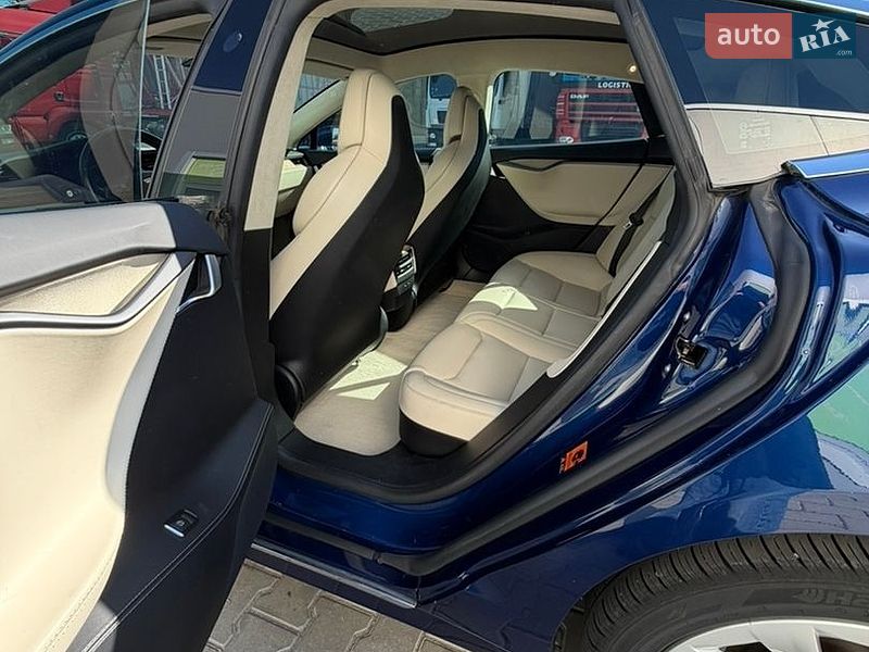 Лифтбек Tesla Model S 2018 в Виннице