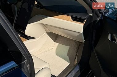 Лифтбек Tesla Model S 2018 в Виннице