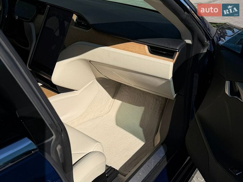 Лифтбек Tesla Model S 2018 в Виннице